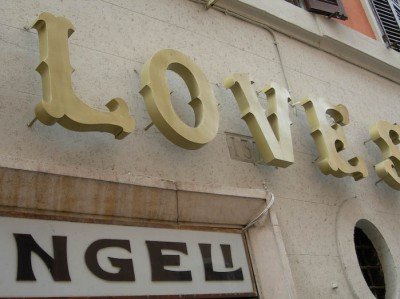 The most common dimensional type we experience daily – shop signs